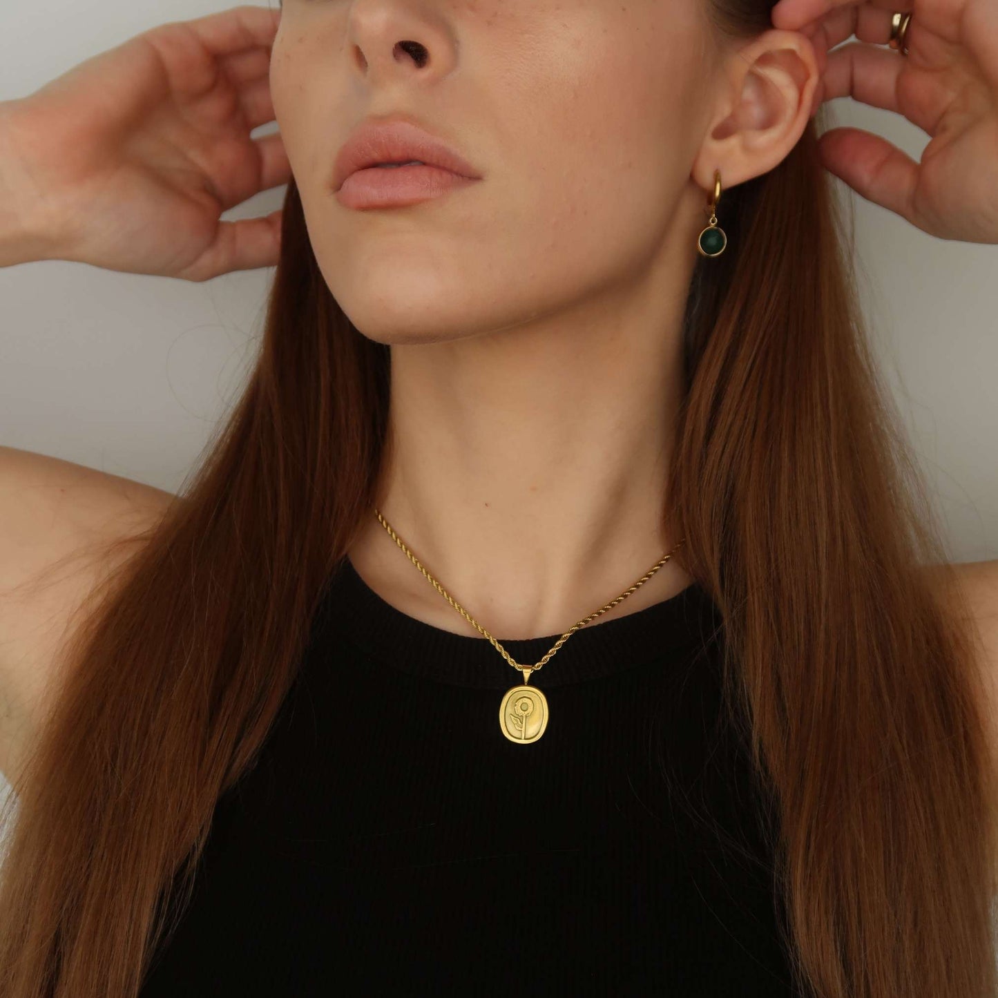 Rich Oval Flower Necklace - Gold Plated Stainless Steel Twist Chain