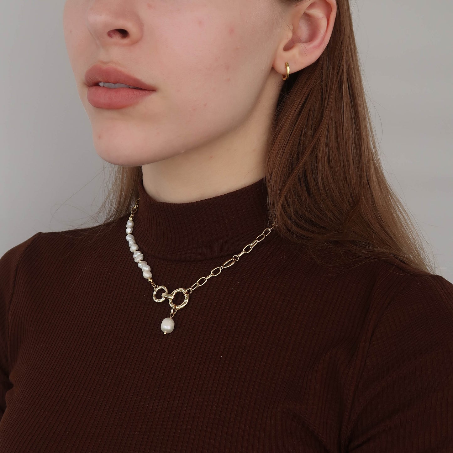 Imitation Pearl Necklace - Short Gold Chain (39cm)