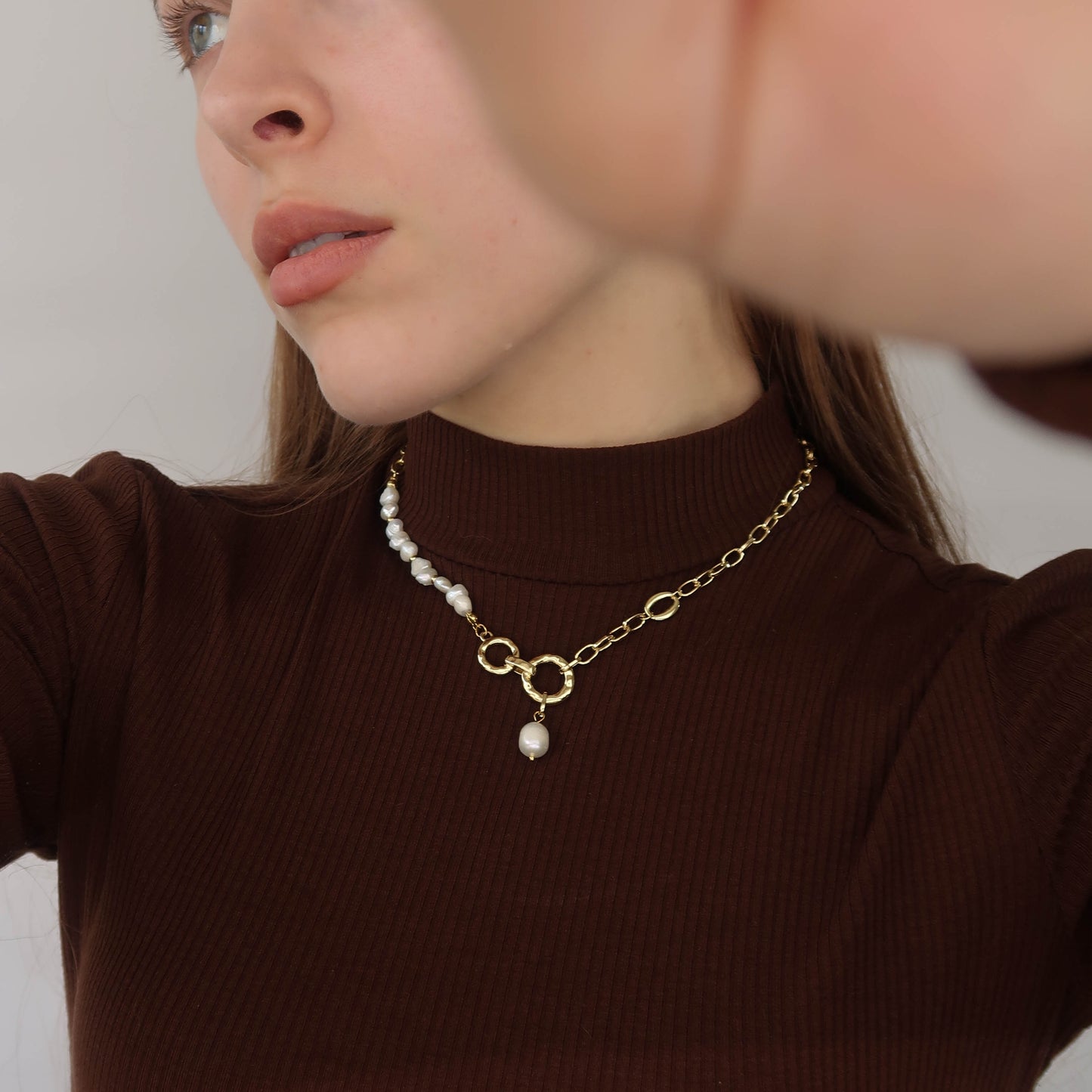 Imitation Pearl Necklace - Short Gold Chain (39cm)