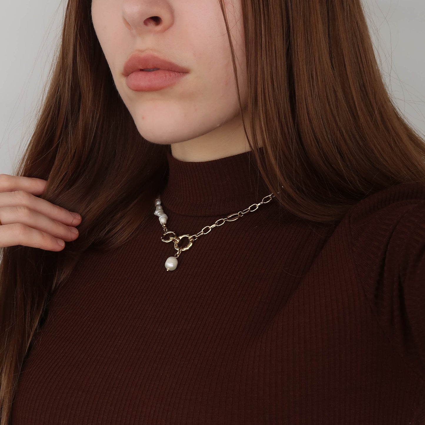 Imitation Pearl Necklace - Short Gold Chain (39cm)